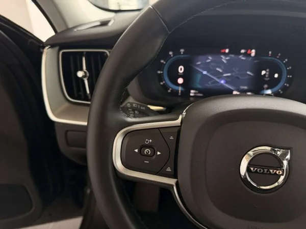 Volvo XC60 (2025) — foto 10 van 22