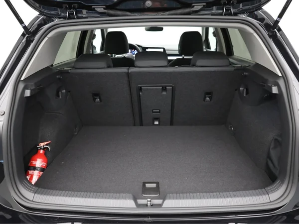 VOLKSWAGEN Golf VIII (2024) — foto 2 van 20