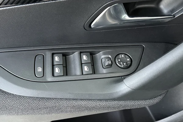 Peugeot 2008 (2025) — foto 9 van 21