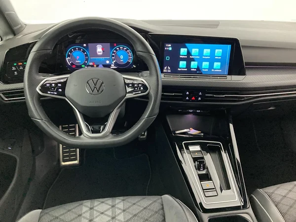 VOLKSWAGEN Golf VIII SW (2024) — foto 34 van 36