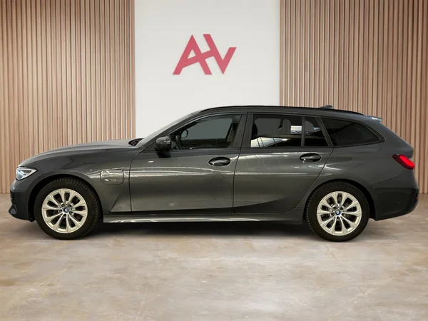 BMW 320 (2022) — foto 2 van 30