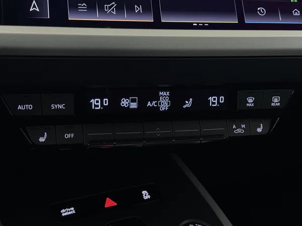 AUDI Q4 e-tron (2024) — foto 18 van 31