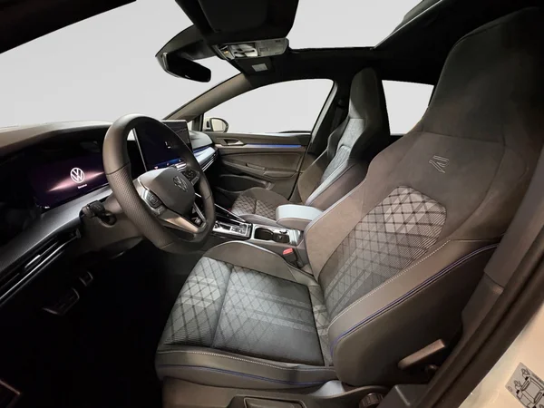VOLKSWAGEN Golf VIII (2025) — foto 8 van 14