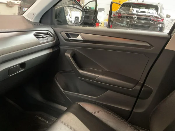 VOLKSWAGEN T-Roc (2019) — foto 16 van 51