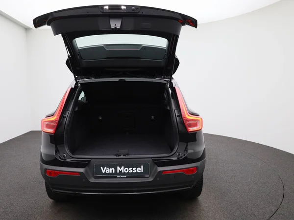 Volvo XC40 (2023) — foto 3 van 42