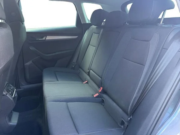 SKODA Karoq (2023) — foto 3 van 27