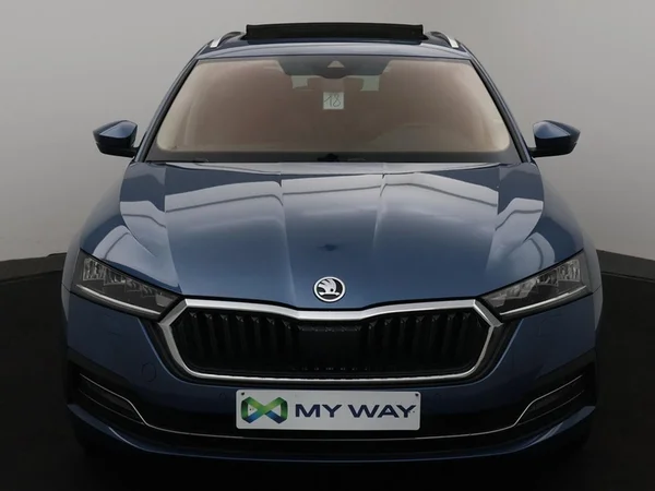 SKODA Octavia Combi PHEV (2021) — foto 6 van 32