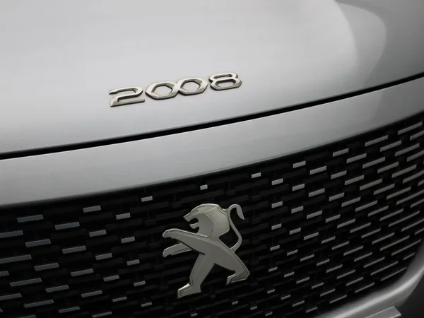 Peugeot e-2008 (2023) — foto 27 van 43