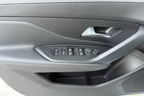 Peugeot 308 SW (2024) — foto 8 van 19