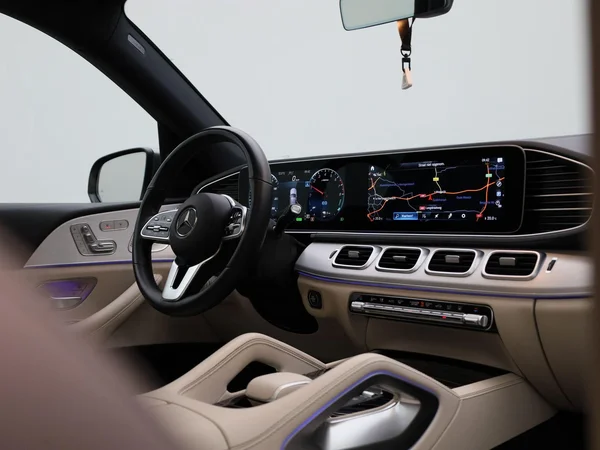 Mercedes-Benz GLE (2022) — foto 42 van 58