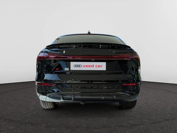 AUDI Q8 Sportback e-tron (2025) — foto 2 van 12