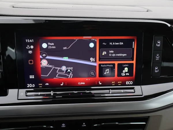 VOLKSWAGEN Multivan T7 eHybrid (PHEV) (2025) — foto 15 van 29
