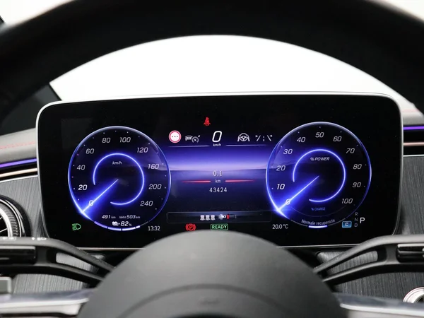 Mercedes-Benz EQE (2024) — foto 10 van 34