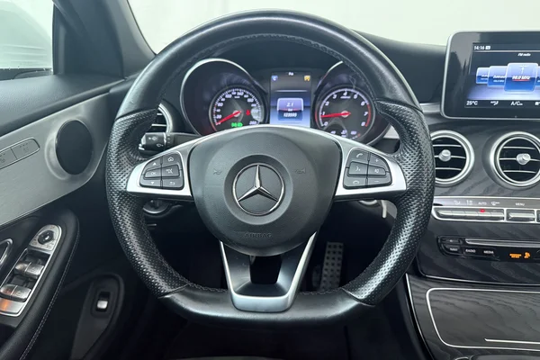 Mercedes-Benz C-Class Cabriolet (A205) (2018) — foto 2 van 25