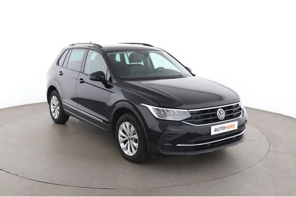 Volkswagen Tiguan (2021) — foto 14 van 16