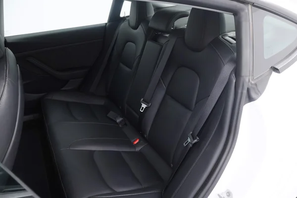 Tesla Model 3 (2023) — foto 24 van 83