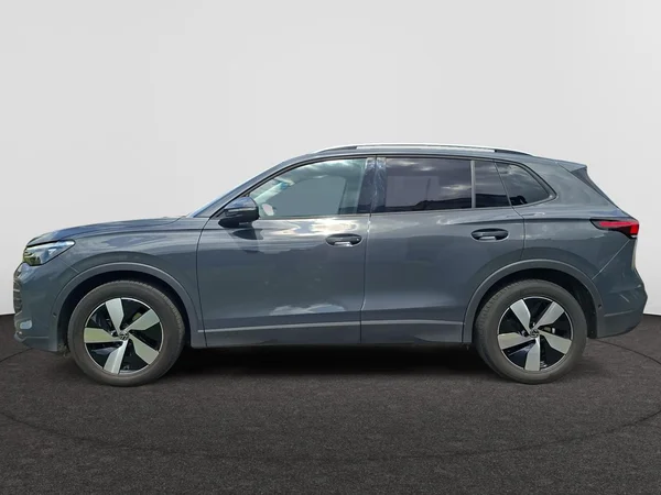 VOLKSWAGEN Tiguan (2024) — foto 12 van 22