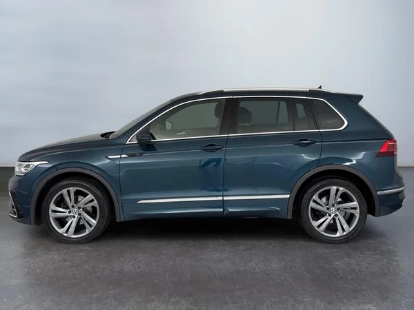 VOLKSWAGEN Tiguan (2023) — foto 13 van 17