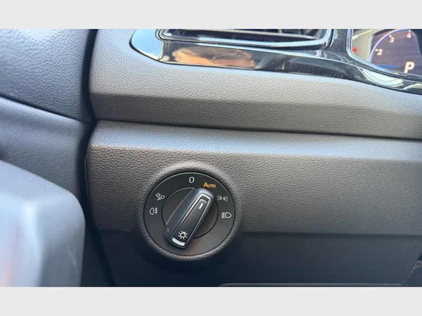 Volkswagen T-Roc (2023) — foto 11 van 29