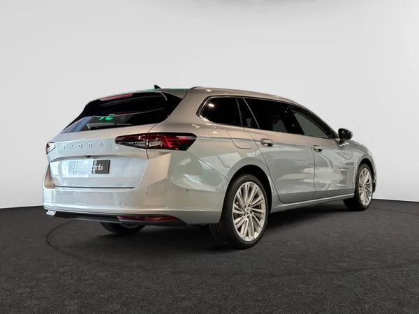 SKODA Superb Combi (2025) — foto 11 van 18