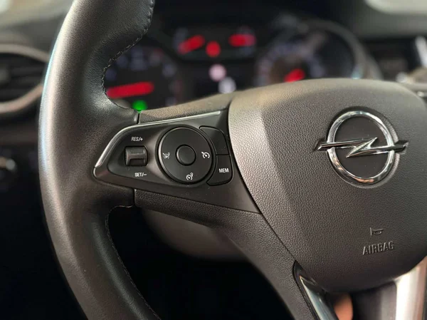 Opel Crossland (2023) — foto 5 van 16