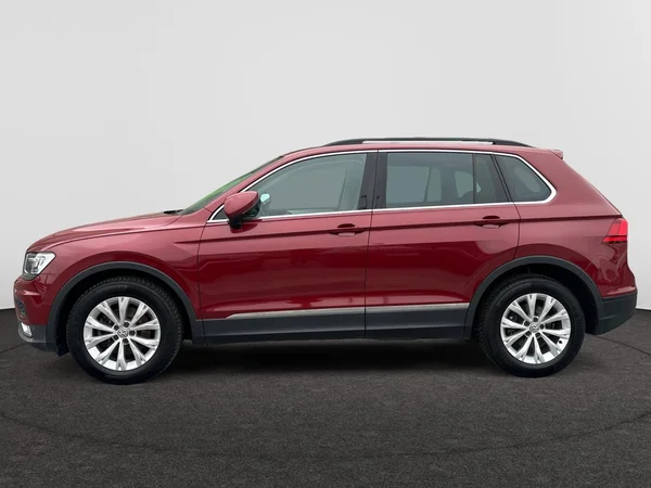 VOLKSWAGEN Tiguan (2016) — foto 12 van 16