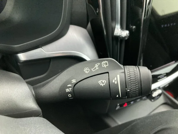 VOLVO V60 (2023) — foto 19 van 36