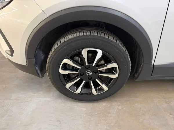 Opel Crossland (2023) — foto 3 van 28