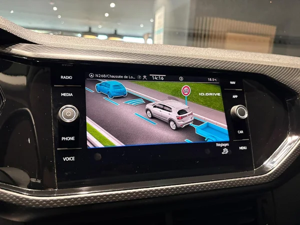 VOLKSWAGEN T-Cross (2024) — foto 6 van 18