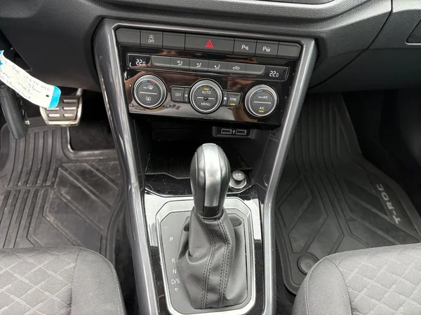 VOLKSWAGEN T-Roc (2020) — foto 3 van 22