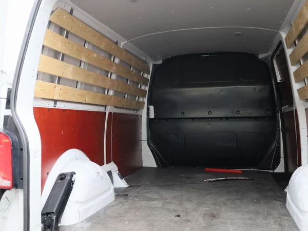 Volkswagen Transporter (2023) — foto 9 van 38