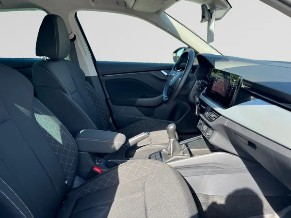 SKODA Kamiq (2023) — foto 3 van 18