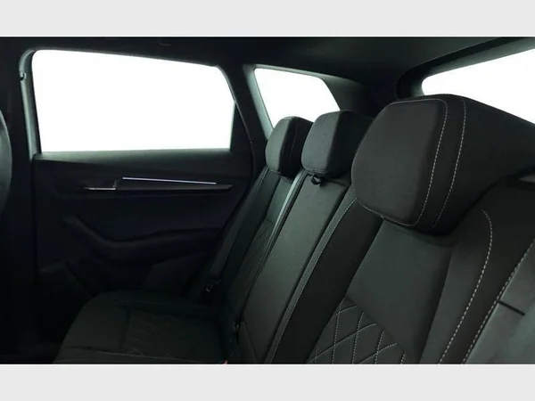 Skoda Karoq (2023) — foto 2 van 27
