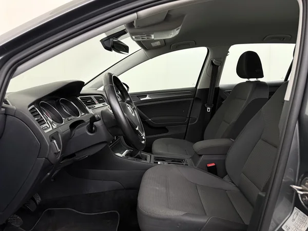 VOLKSWAGEN Golf (2018) — foto 2 van 26