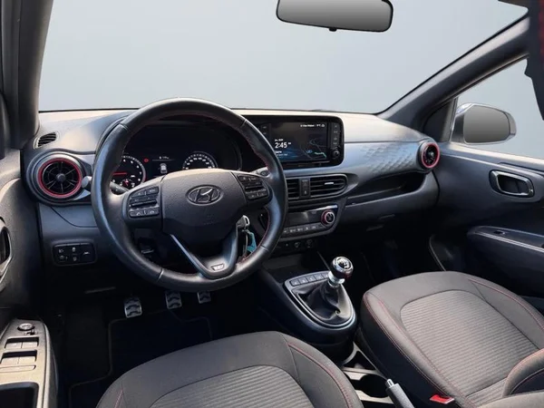 HYUNDAI i10 (2022) — foto 12 van 31