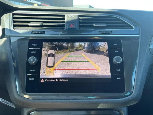 VOLKSWAGEN Tiguan (2023) — foto 13 van 31