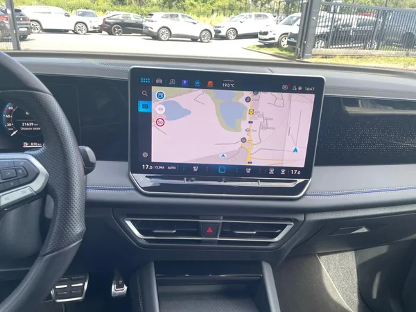 VOLKSWAGEN Tiguan (2024) — foto 18 van 20