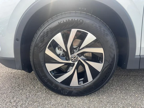 VOLKSWAGEN Tiguan (2026) — foto 3 van 22