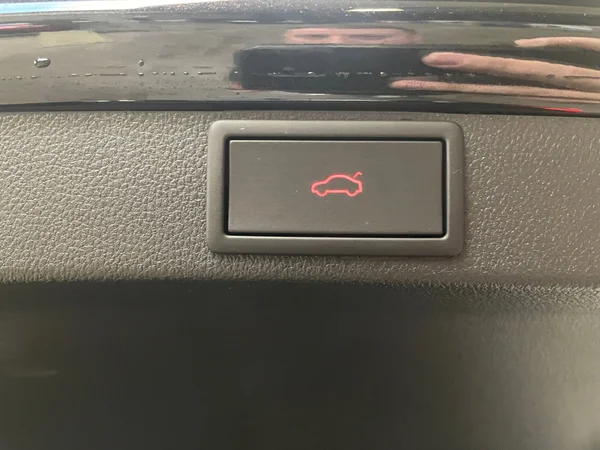 SKODA Octavia Combi (2024) — foto 2 van 15