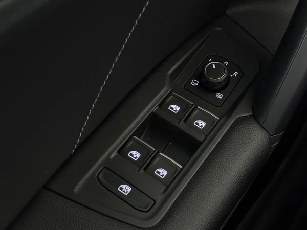 VOLKSWAGEN Tiguan (2023) — foto 21 van 33