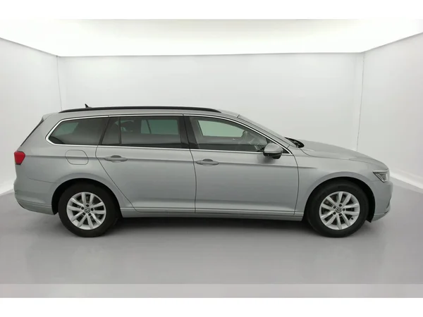 VOLKSWAGEN Passat Variant (2021) — foto 31 van 36