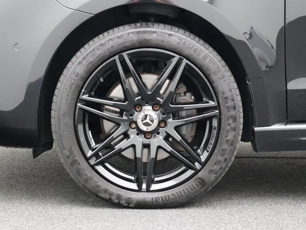 Mercedes-Benz V-Klasse (2024) — foto 34 van 36