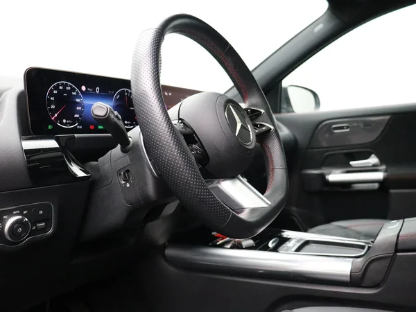 Mercedes-Benz GLA (2025) — foto 5 van 36