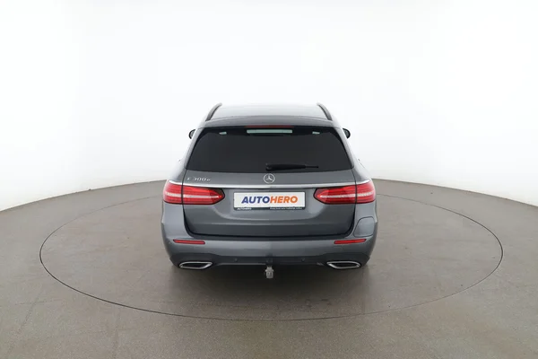 Mercedes-Benz E-Klasse (2021) — foto 11 van 16