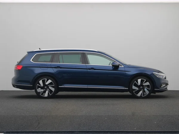 VOLKSWAGEN Passat SW (2021) — foto 19 van 21