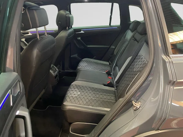 VOLKSWAGEN Tiguan (2023) — foto 9 van 17