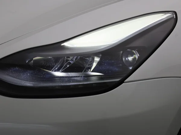 Tesla Model 3 (2023) — foto 11 van 42