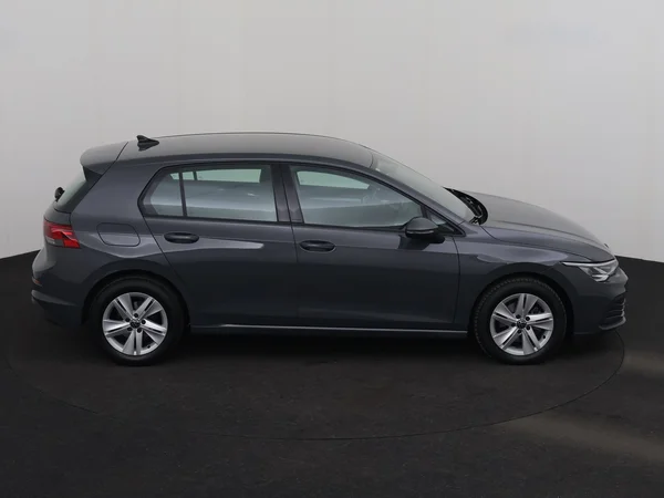 VOLKSWAGEN Golf (2023) — foto 24 van 28