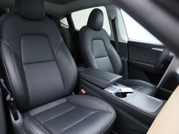 Tesla Model Y (2023) — foto 29 van 41
