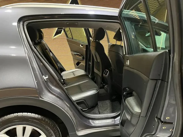 Kia Sportage (2016) — foto 8 van 20